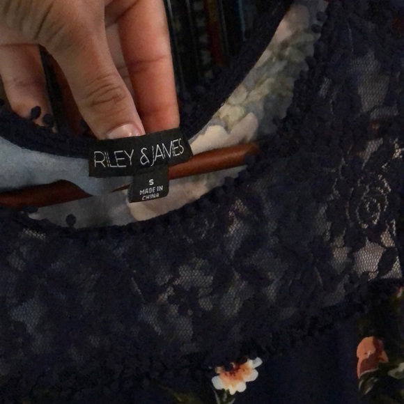 Small Riley And James Top - Picture 3 of 5